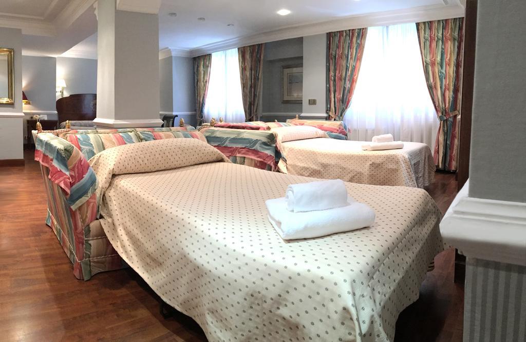 Family Room,918041530:JPEG